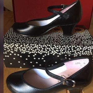 NEW Women's Capezio Character Shoes, size 4.5, black and tan